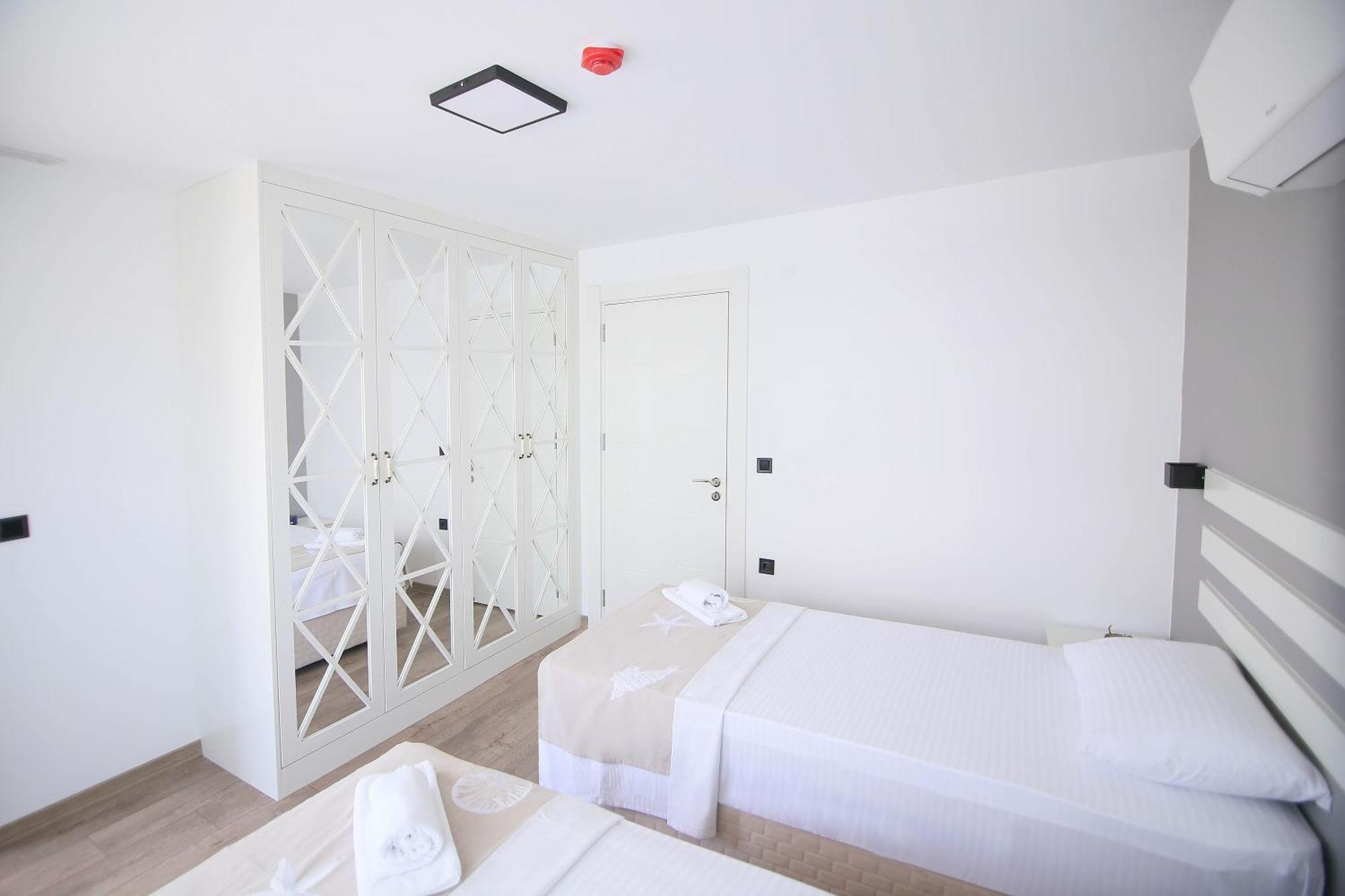 Krem Marin Otel Cesme Exterior foto